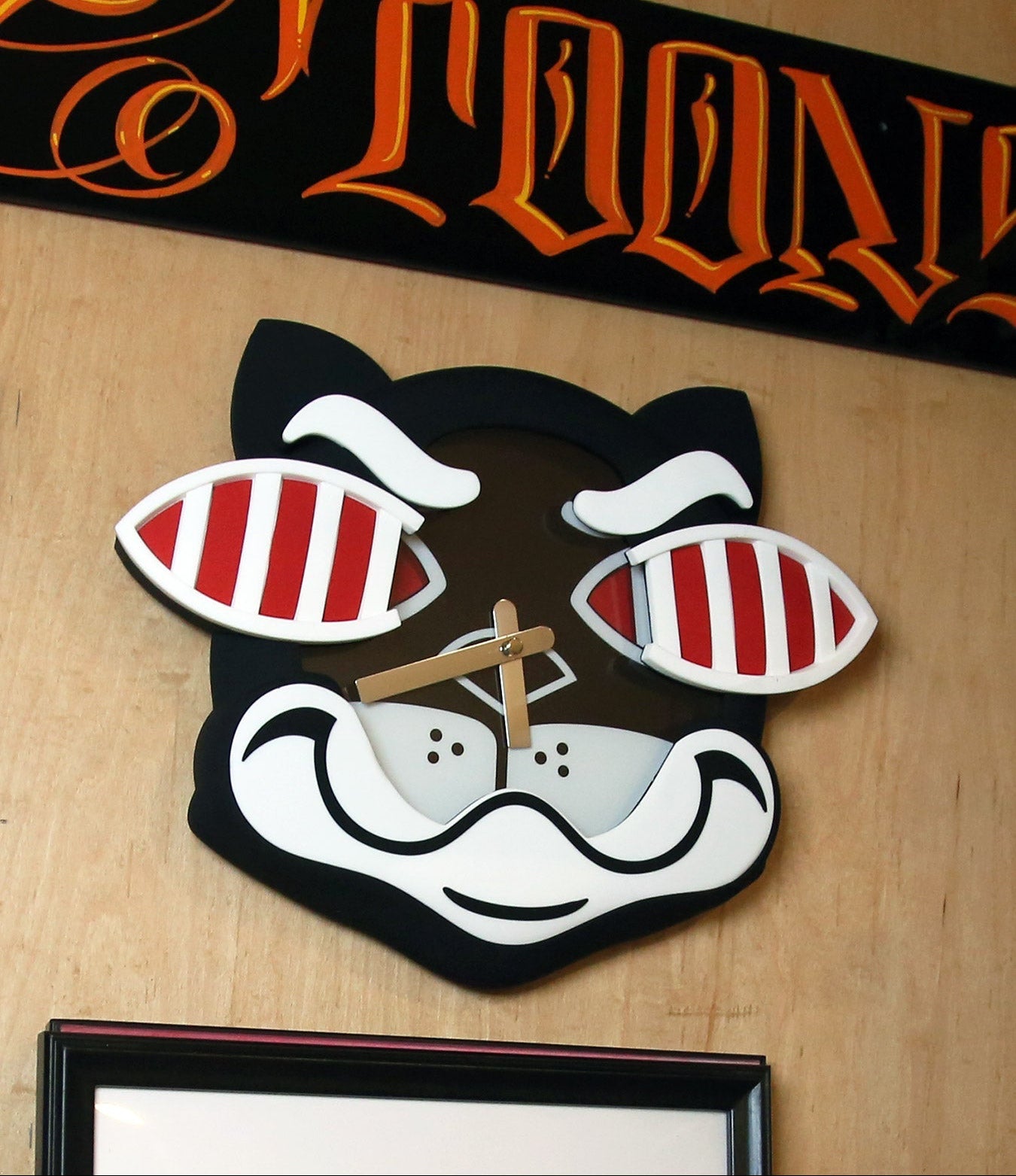 Mister Cartoon - Bronson Clock - Toons Mart